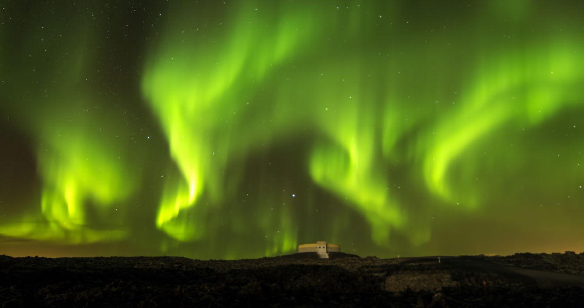 Iceland green aurora landscape 4096x2