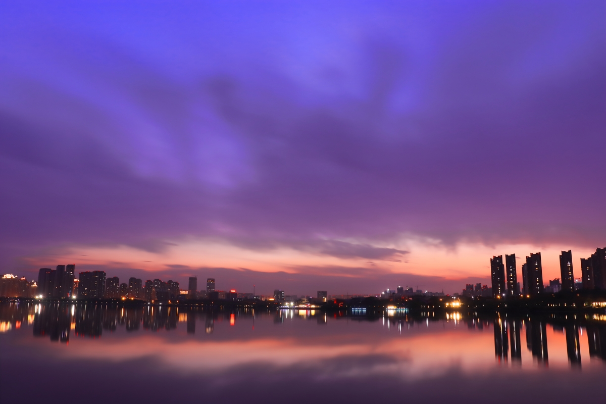 Night view of Longzi Lake in Bengbu City, Anhui Province