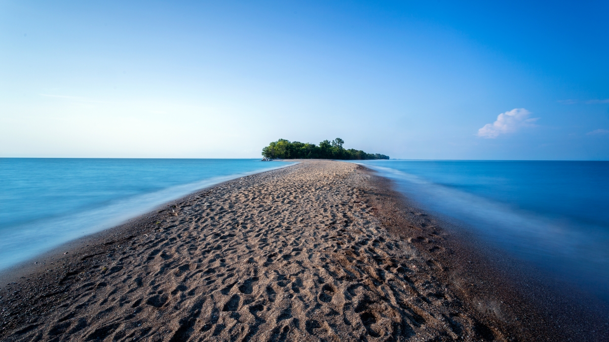 Ontario Island Ocean Scenery 4K