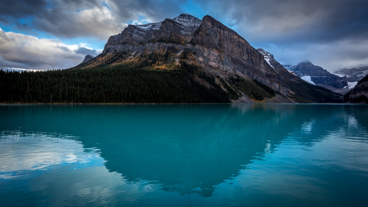 Lake Louise Alberta 4K landscape