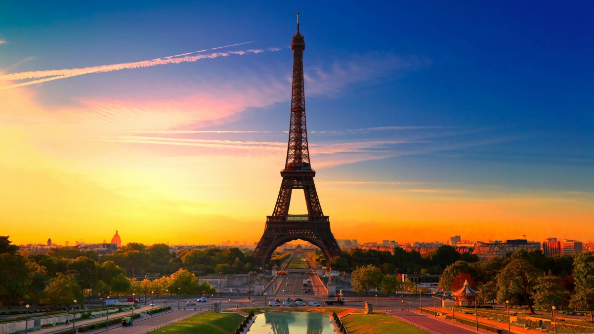 Eiffel Tower 4K Landscape Wallpaper