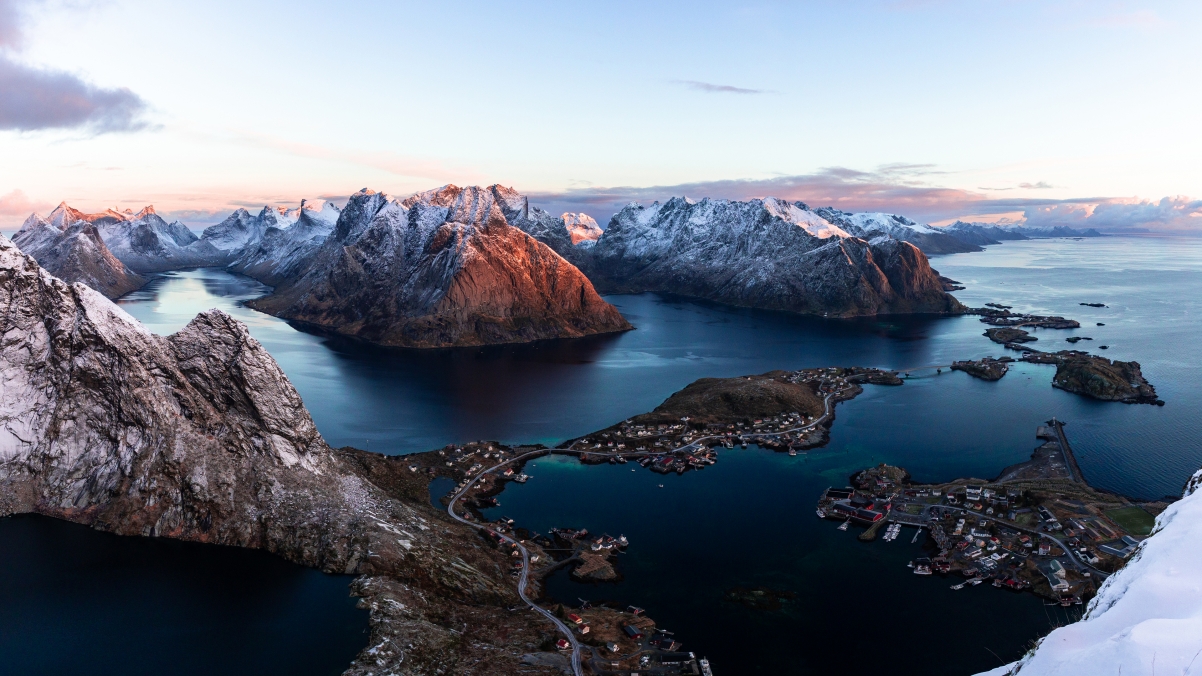 Reinebringen archipelago norwegian wind