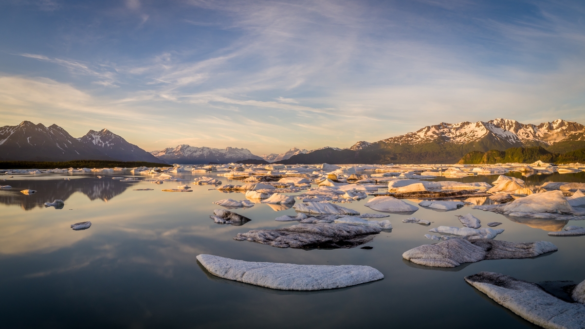 Harlequin Lake full of orange icebergs