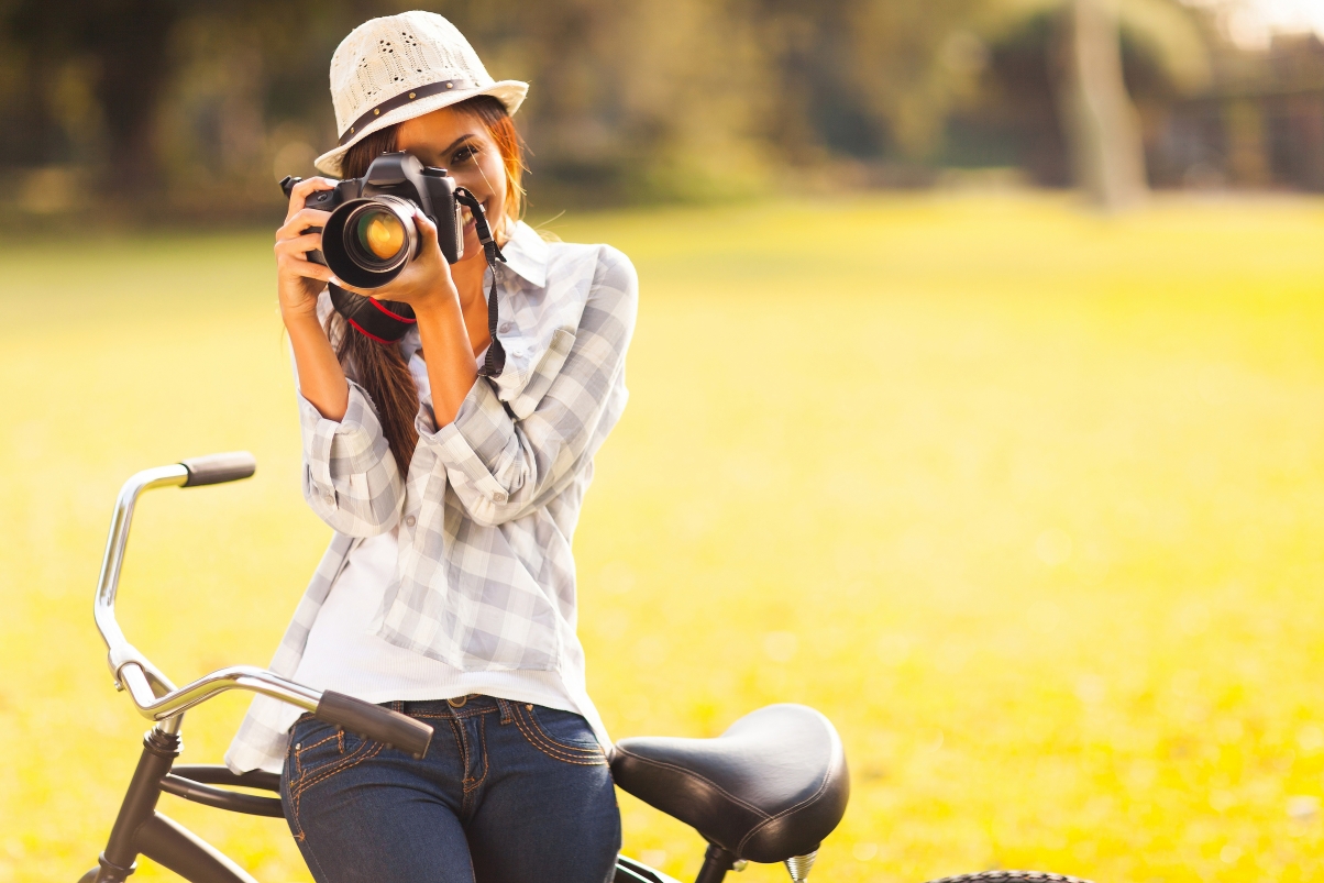 Brown-haired girl with hat