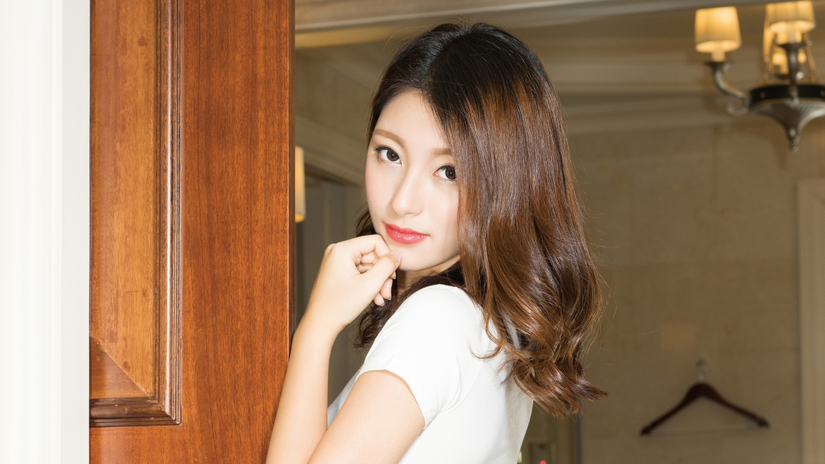 Long-haired beauty photo Nizi 3840x2
