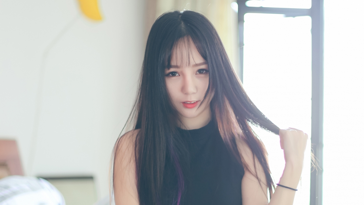 Long-haired beauty photo 3840x2160 wall