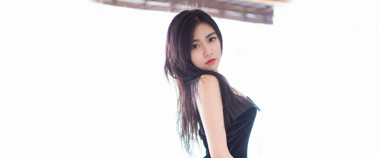 Beautiful model with long hair promises 3440x1