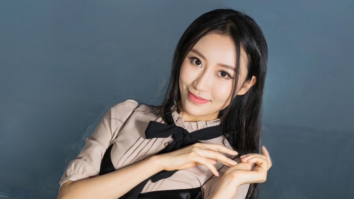 Long Haired Beauty Meng Shan 4K Wallpaper