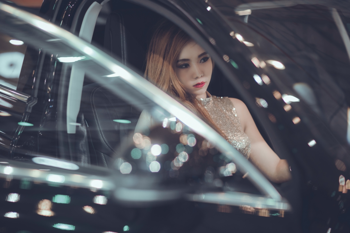Fashion beauty in the car 5k wallpaper