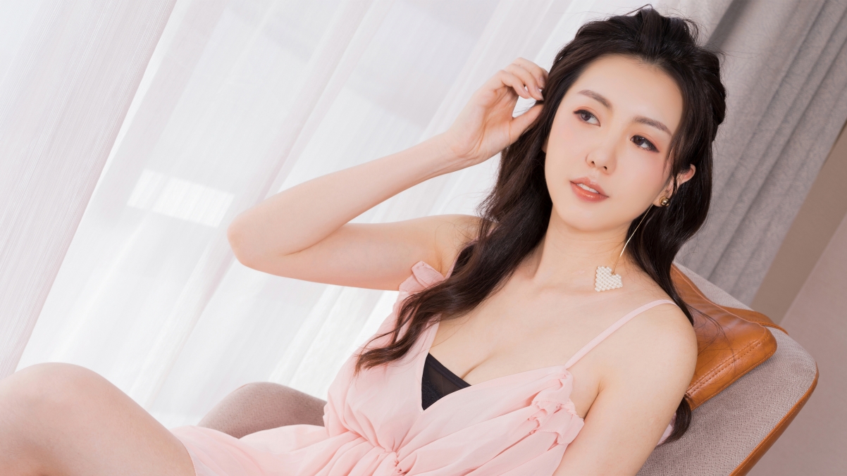 Yun Fei pink suspender nightdress beauty 4