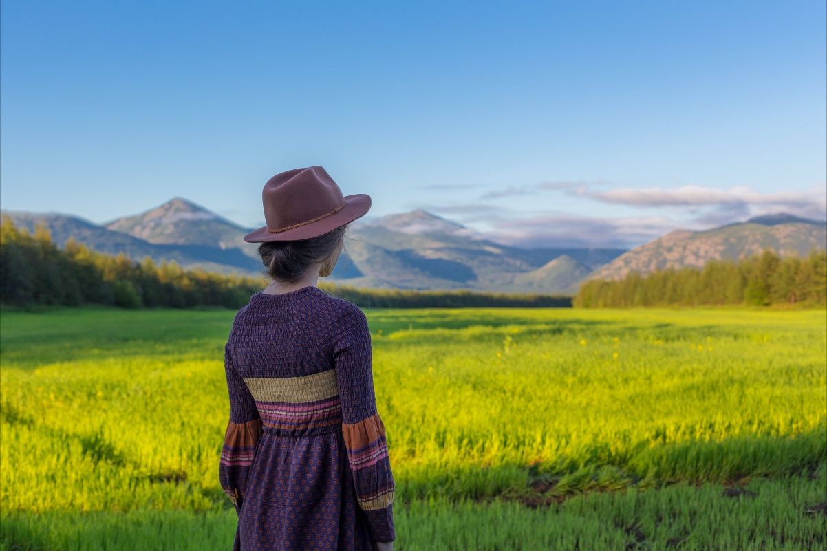 Landscape photography of a girl in the field