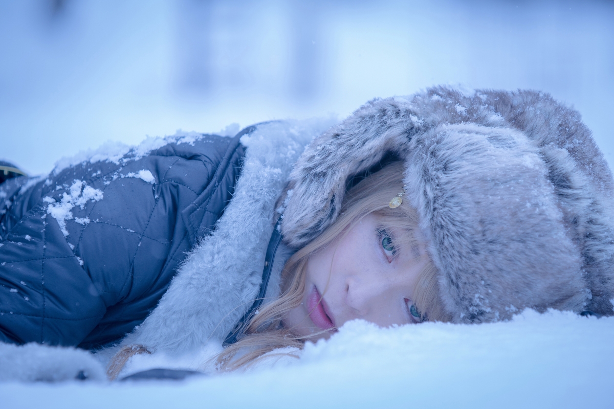 Snow winter hat girl 4K wall