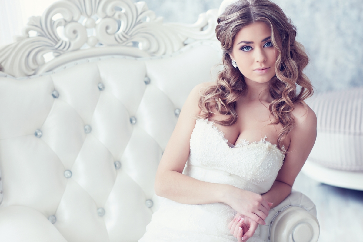 Bride dress sofa 5K beauty wall