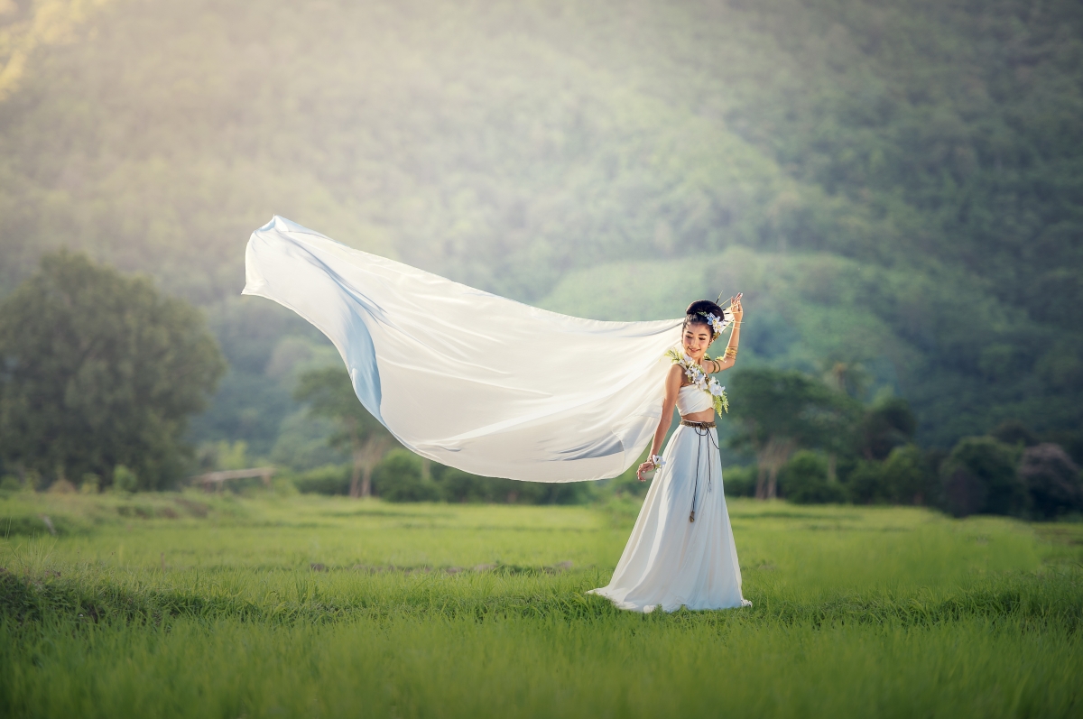 Beautiful and cute dresses for the bride