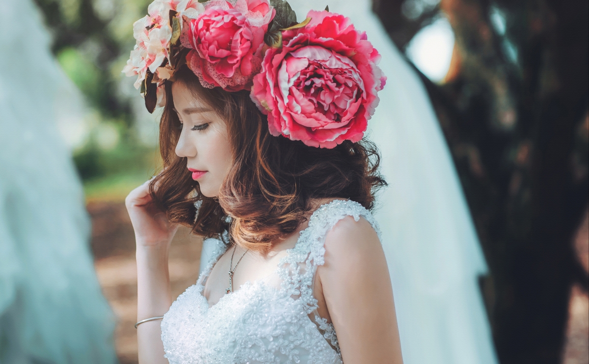Bride flower dress white wedding dress