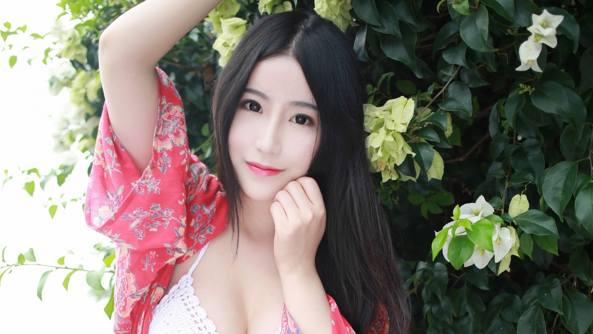 Xie Zhixin red skirt with long hair