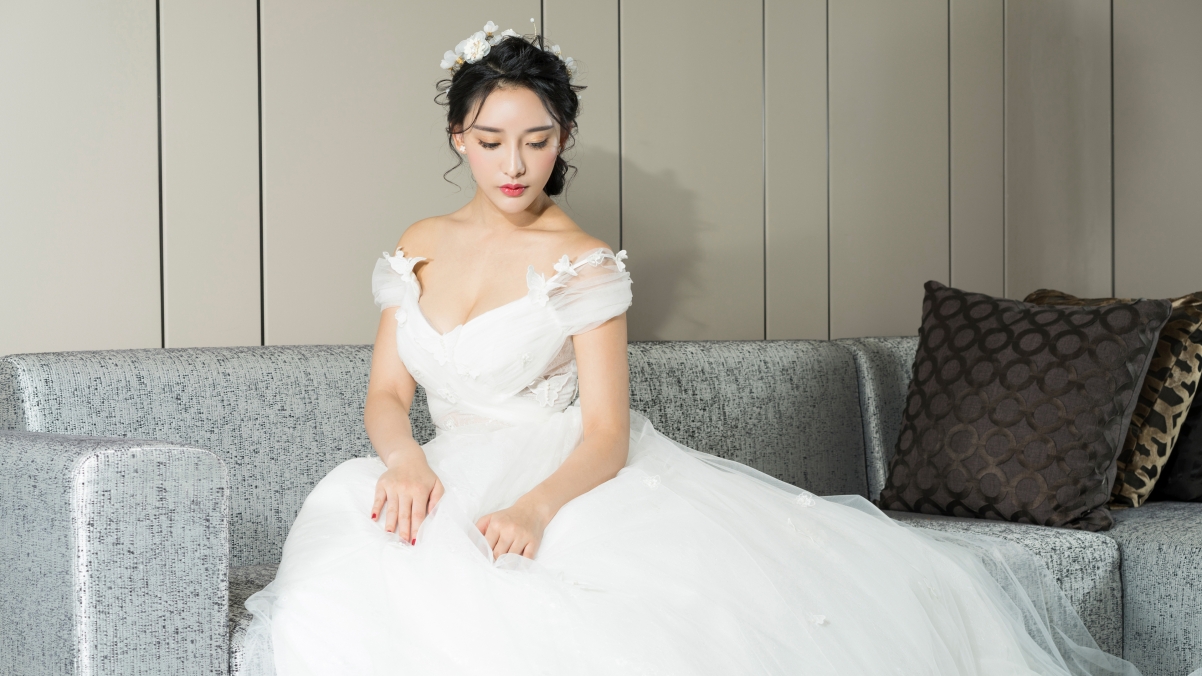 Konishi Wedding Photo 4K Wallpaper