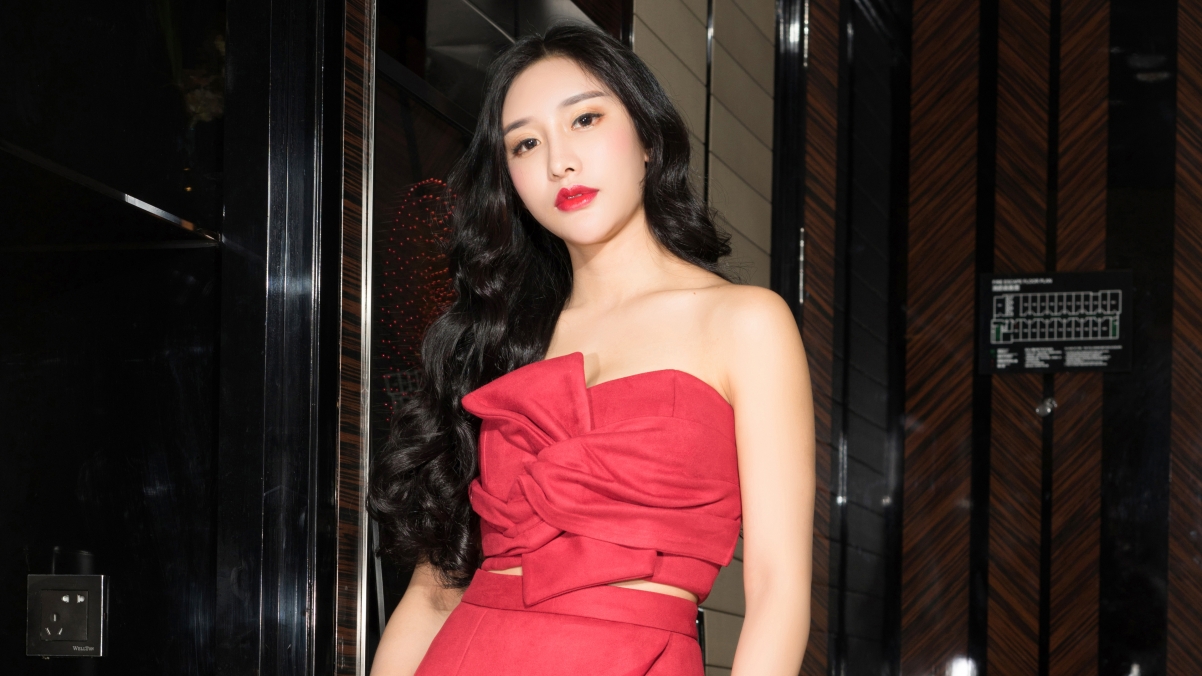 Konishi red dress sexy beauty 4k