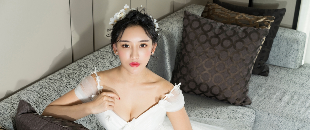 Konishi White Wedding Photo 3440x144