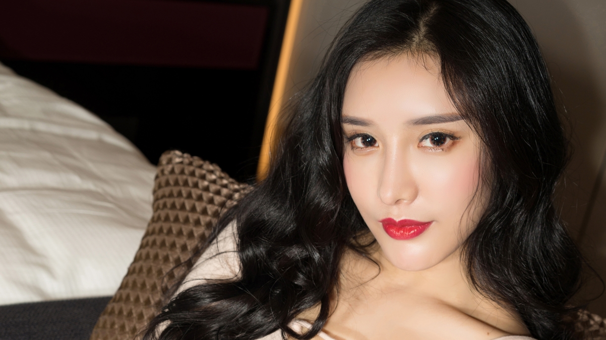 Konishi seductive beauty model 4k wallpaper