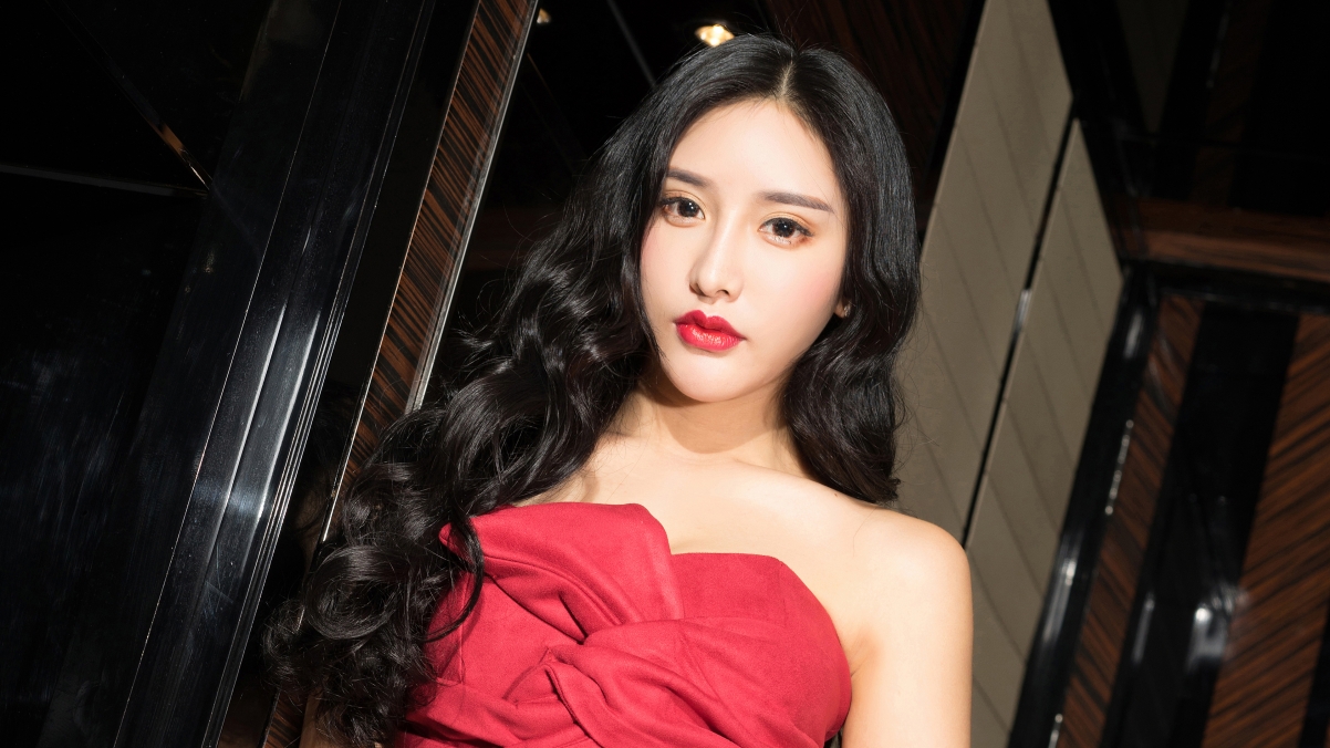 Konishi red dress long curly hair 4k beauty