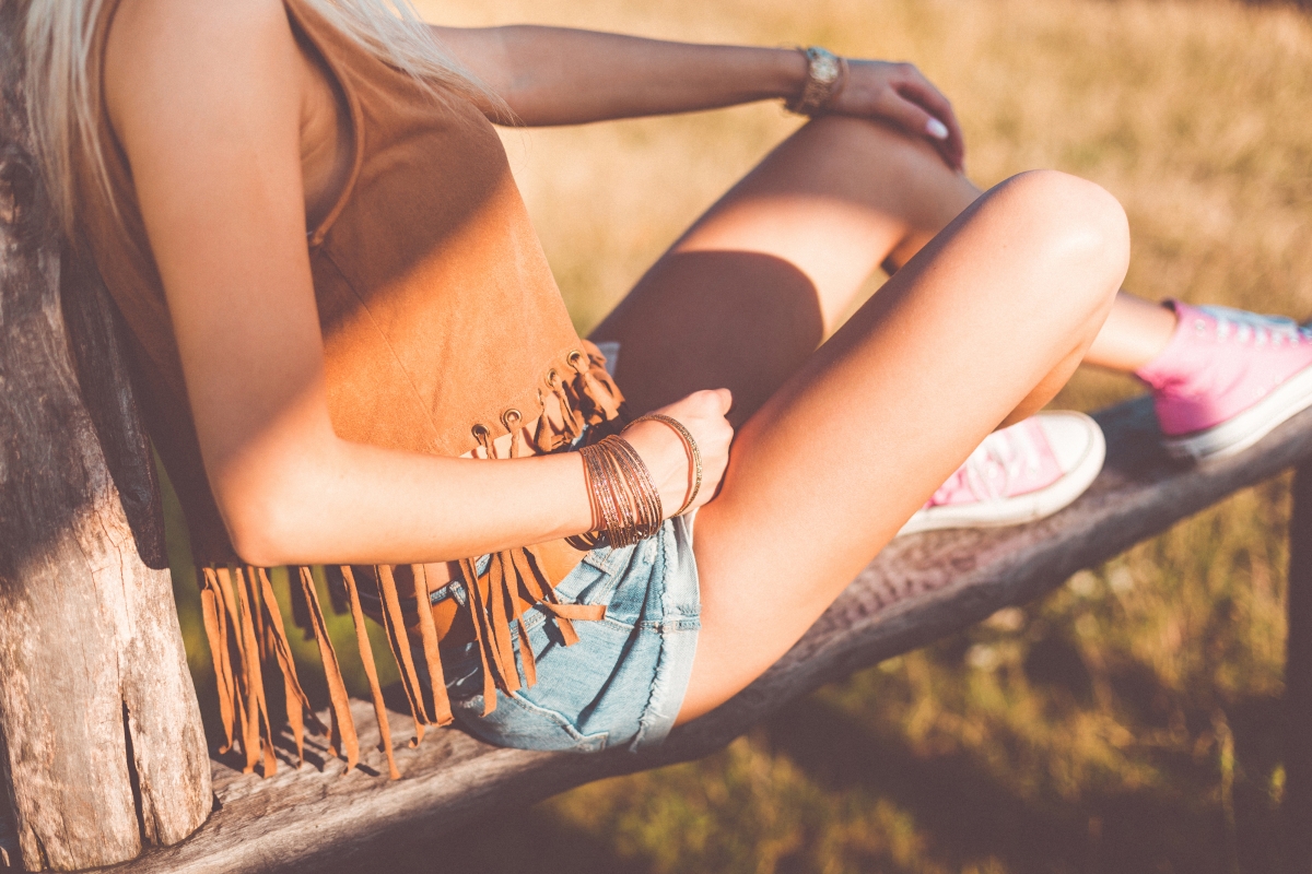 4k pictures of beautiful women enjoying the sunset