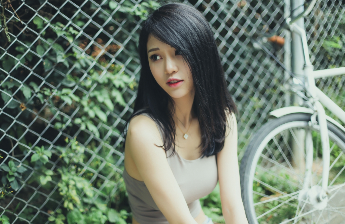 Summer cute long-haired sexy beauty 4K
