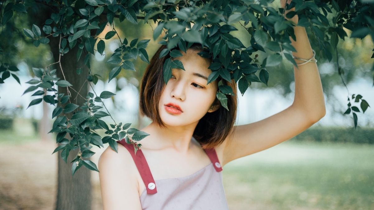 Summer park short hair beauty photography 3