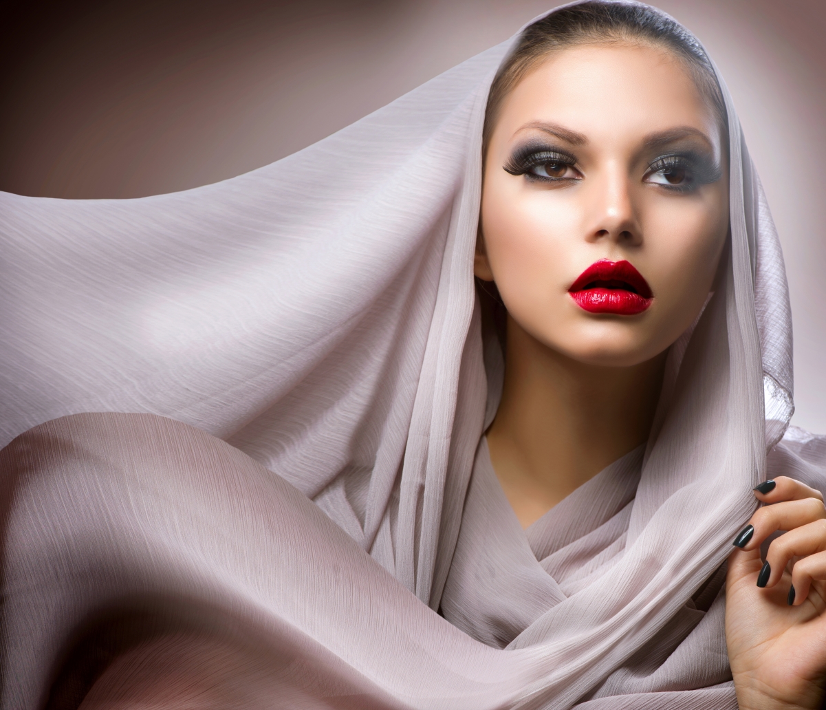 Veil red lips 5k beauty art