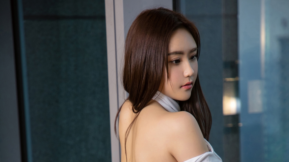Candy Shoulder Beauty 4k Desktop Wallpaper