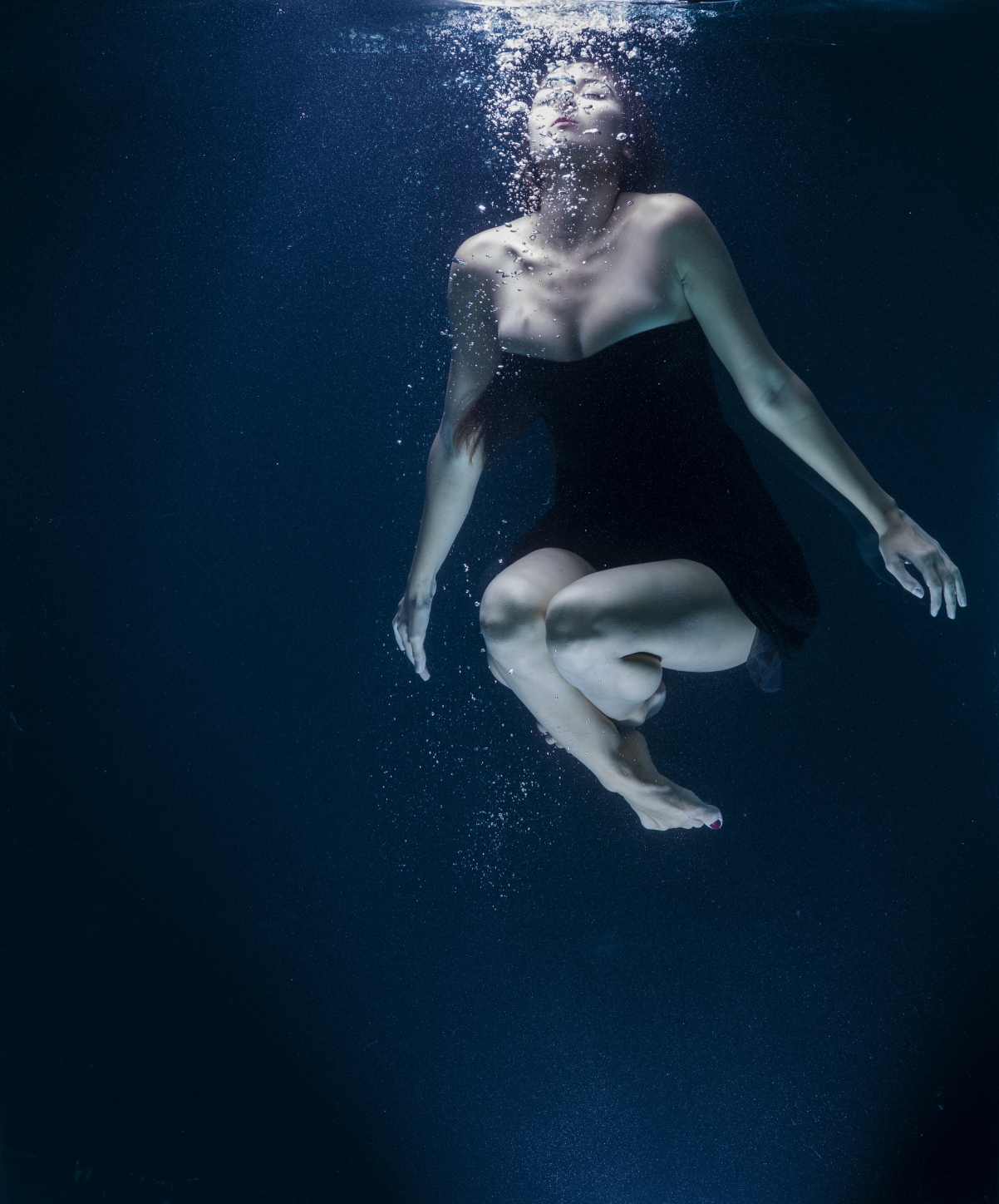 Underwater beauty freely suffocating 4K wall