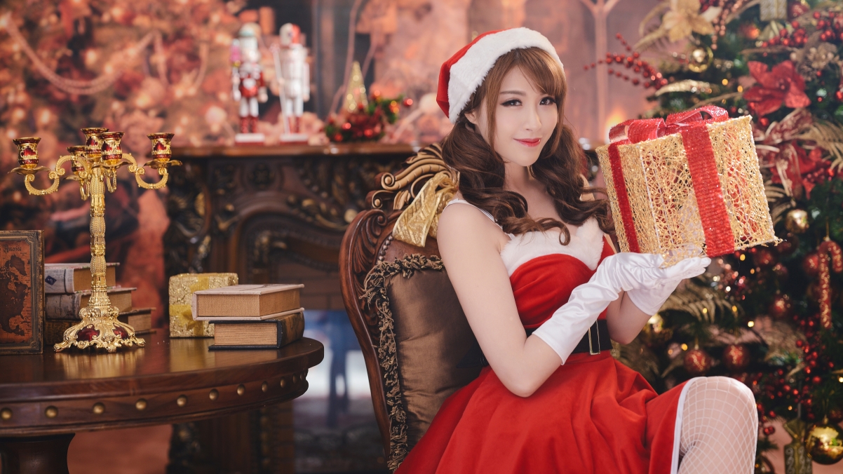 Christmas girl clothes 4k wallpaper
