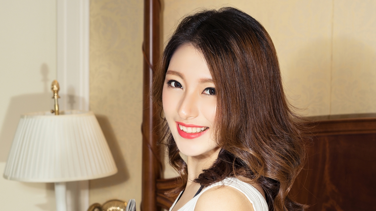 Temperament beauty Nizi 3840x2160 wall