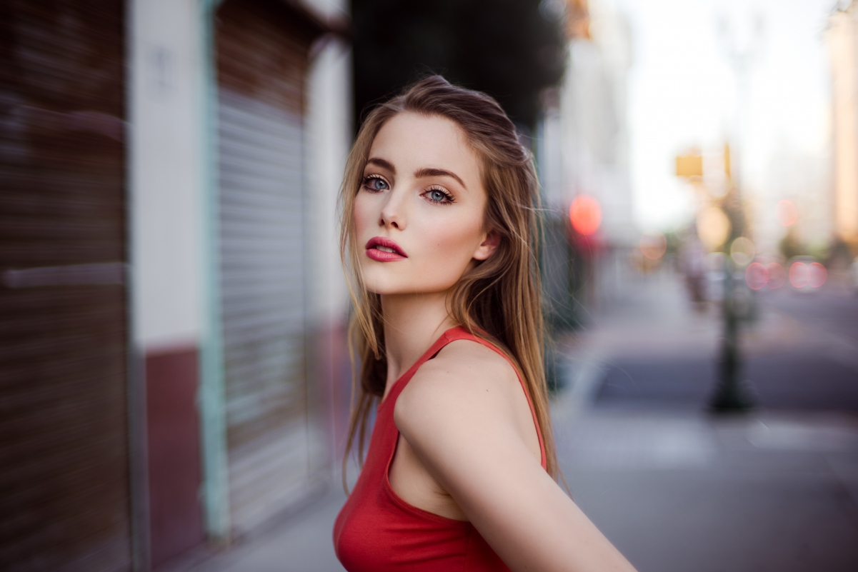 Beautiful foreign beauty model sideways