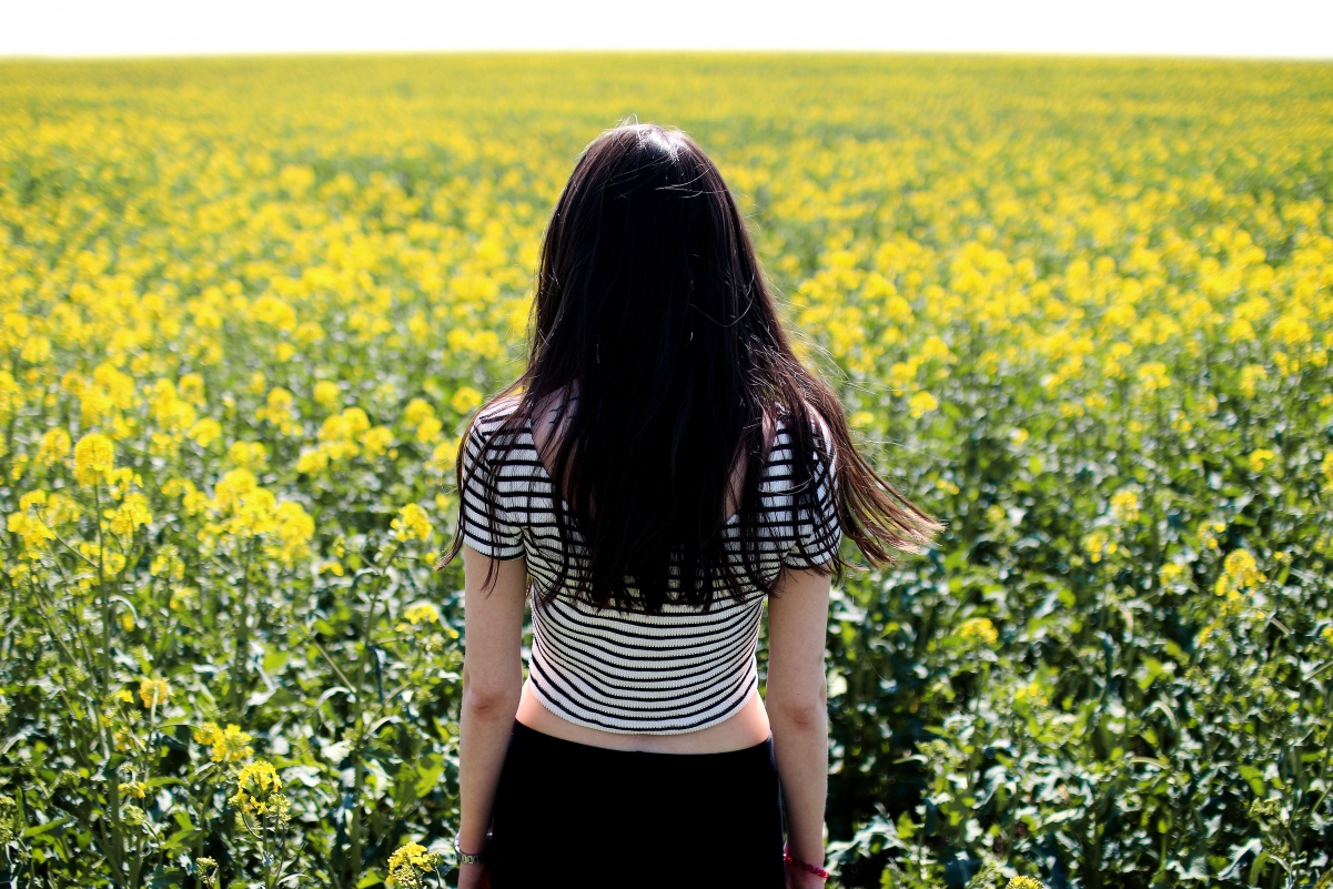 Female, rape blossoms, plant