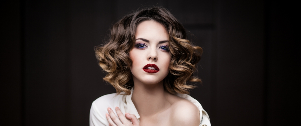Female model curly hair makeup octopus screen wall