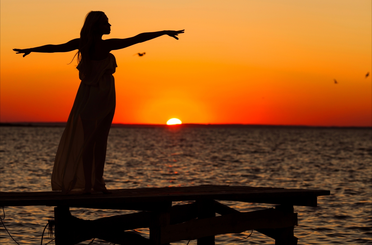 Girl Sunset Seagull Sky 4K Wallpaper
