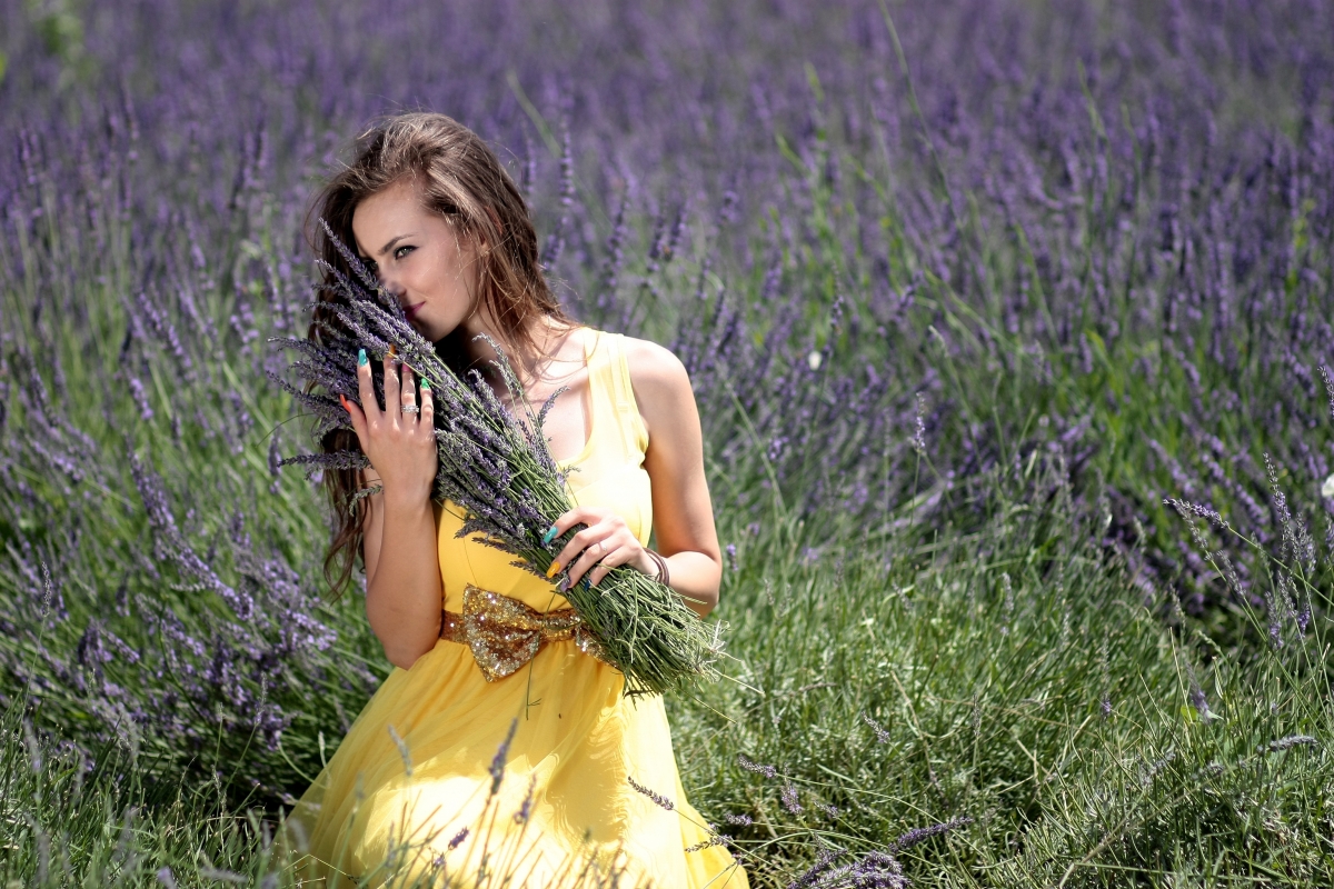 Girl Lavender 4K Beauty Photography