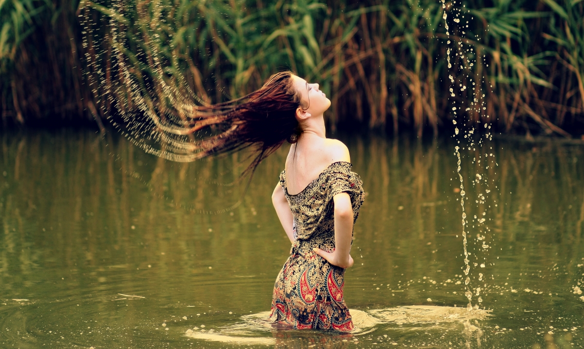 Girl Water Hair 4K Beauty Wallpaper