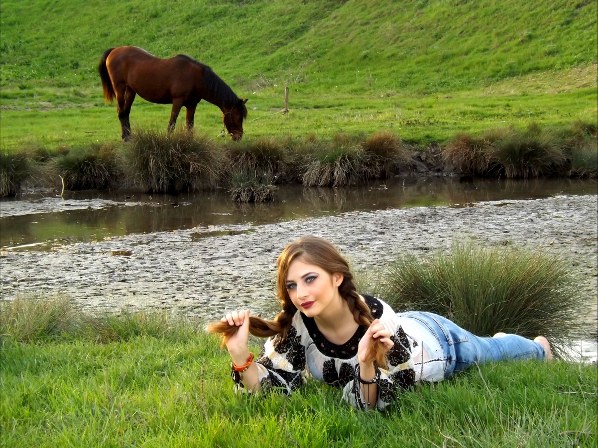 Girl horse country green grass 4K