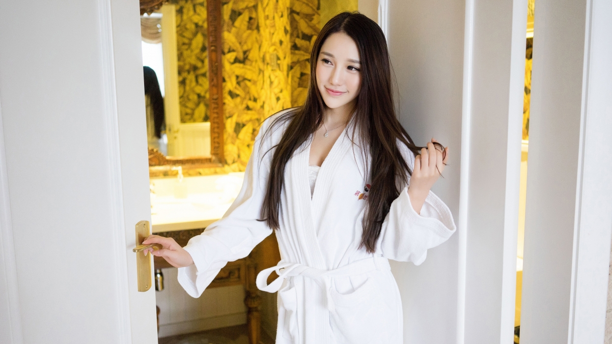 Liu Yining Lynn Bathrobes Beauty 4k Wall
