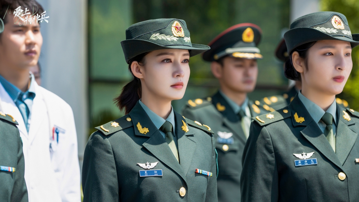 Li Qin uniform photo falls in love with special forces 4