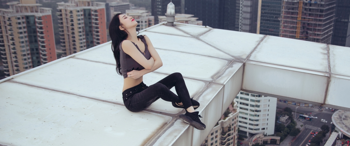 Li Qianqian sexy beauty on rooftop