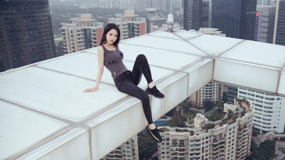 Li Qianqian rooftop black jeans sex