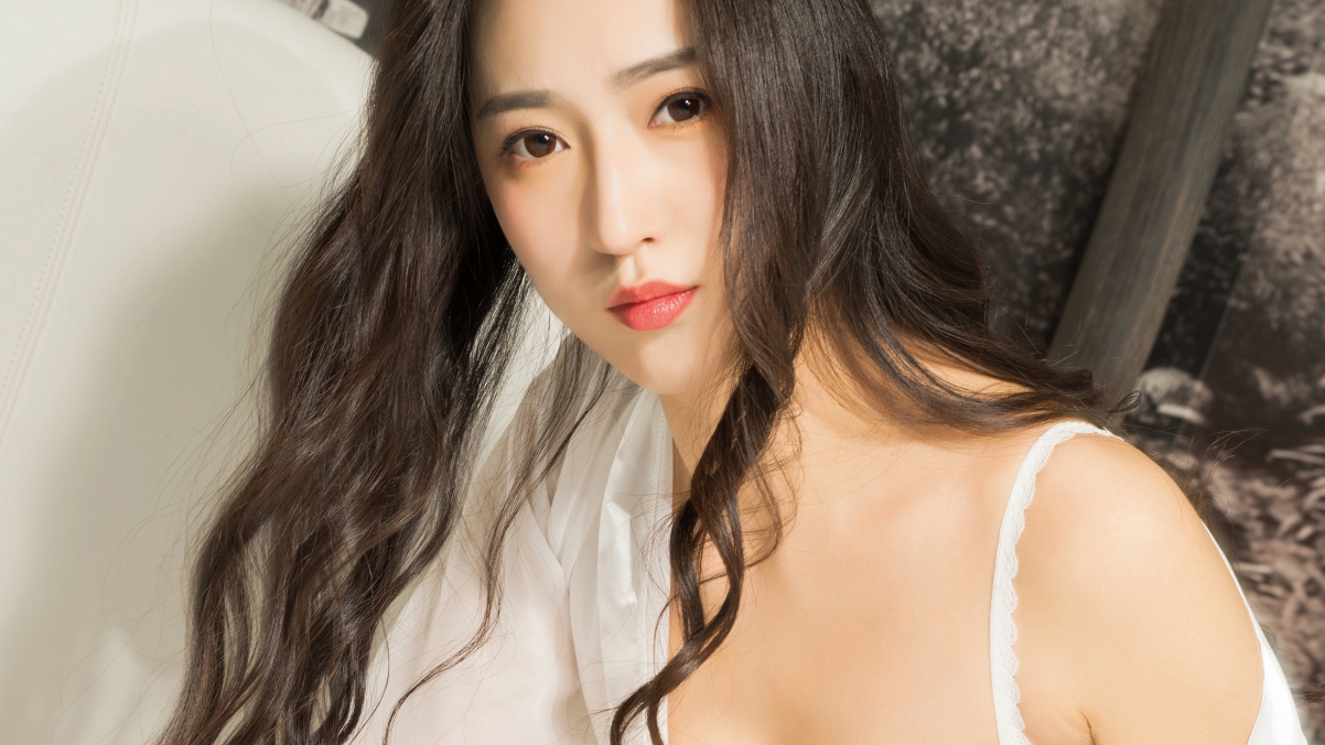 Carat goddess Jiang Lusen female white