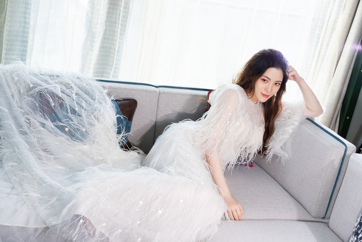 Carat goddess Bailin beautiful white wedding