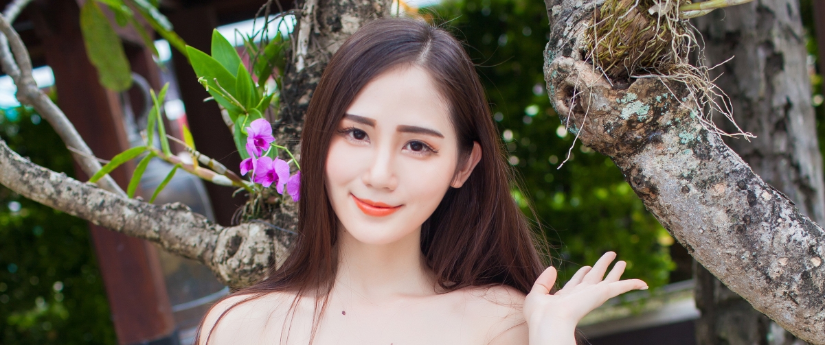 Cute beauty SISY thinking 3440x144