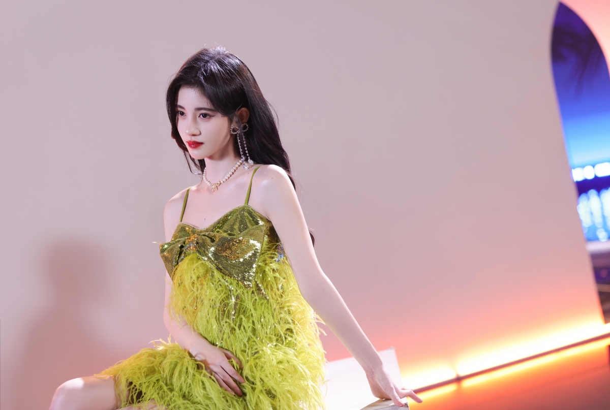 Ju Jingyi green skirt 4k beauty