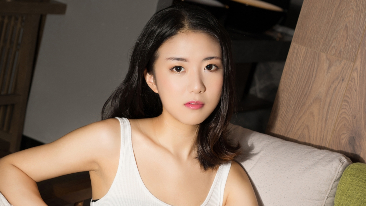 Home Beauty Ning Ning Photo 4K Wallpaper