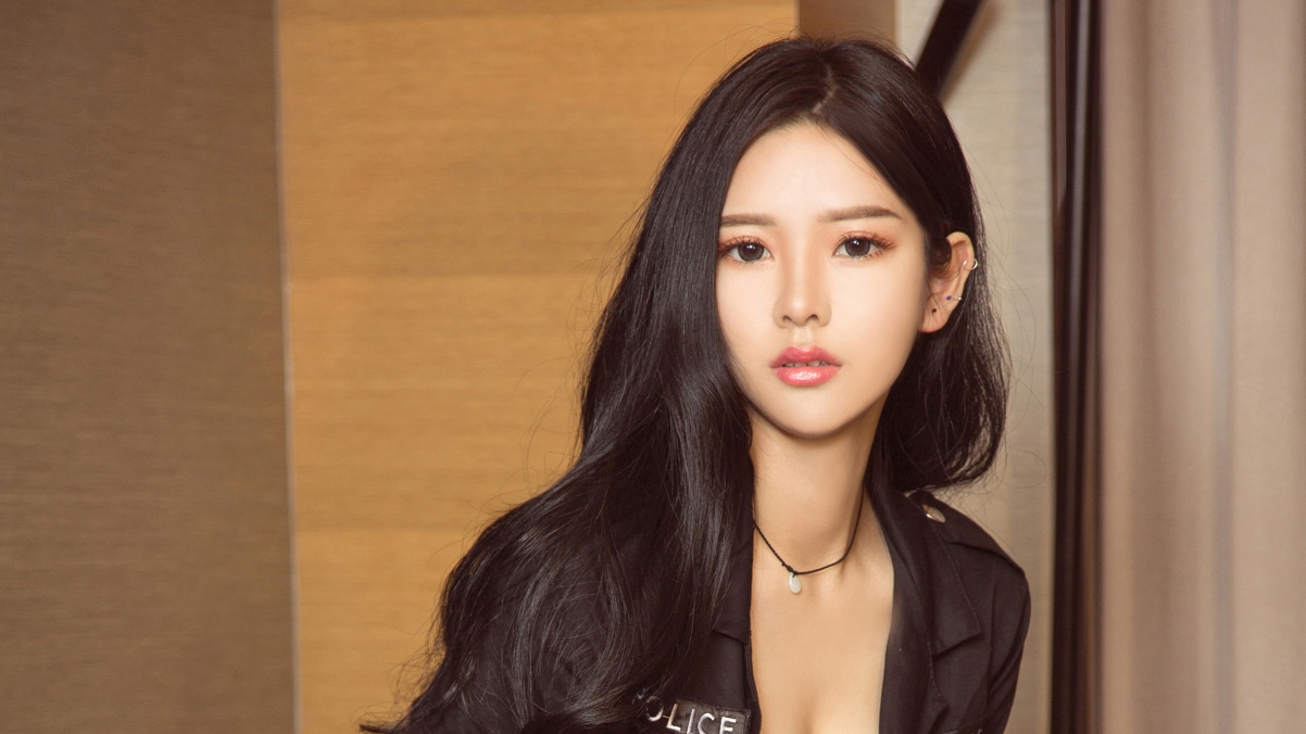 Police uniform beauty Ling Xier 4k wallpaper
